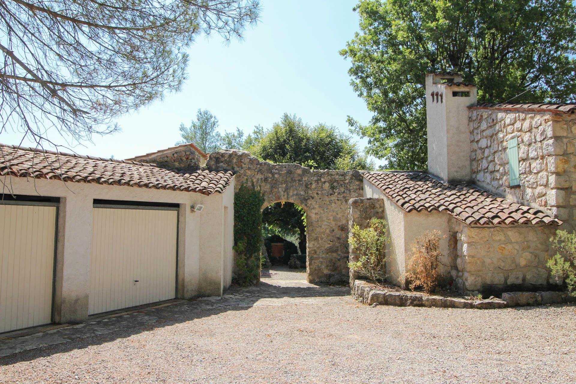 casa no Saint-Paul-en-Forêt, Provença-Alpes-Costa Azul 10045388