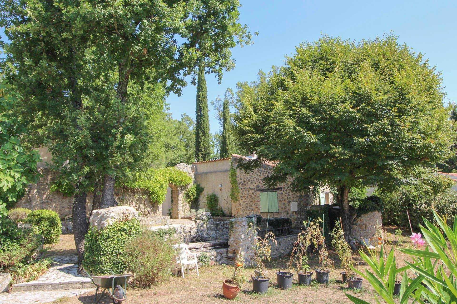 House in Saint-Paul-en-Foret, Provence-Alpes-Cote d'Azur 10045388