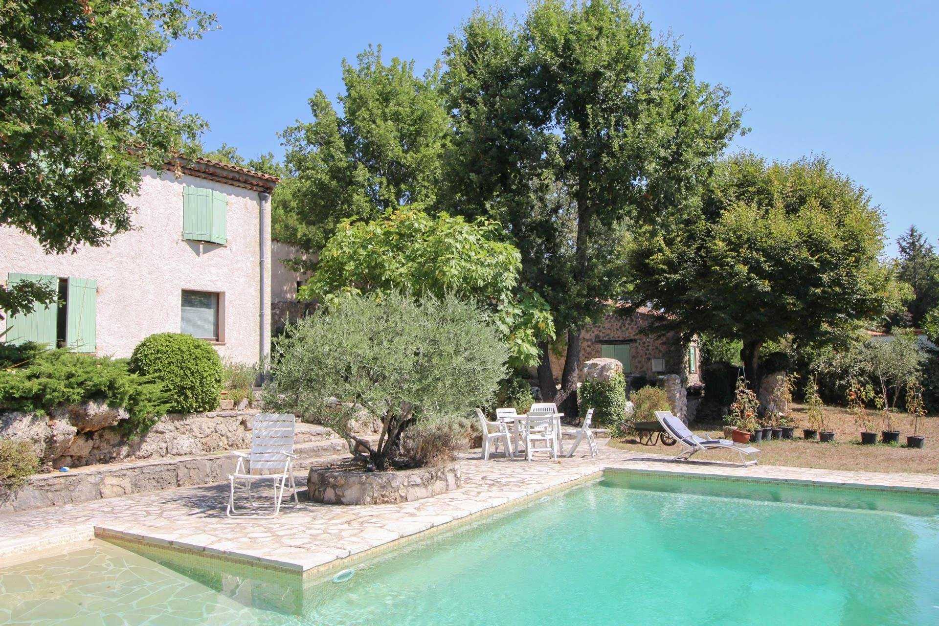 Rumah di Saint-Paul-en-Foret, Provence-Alpes-Cote d'Azur 10045388