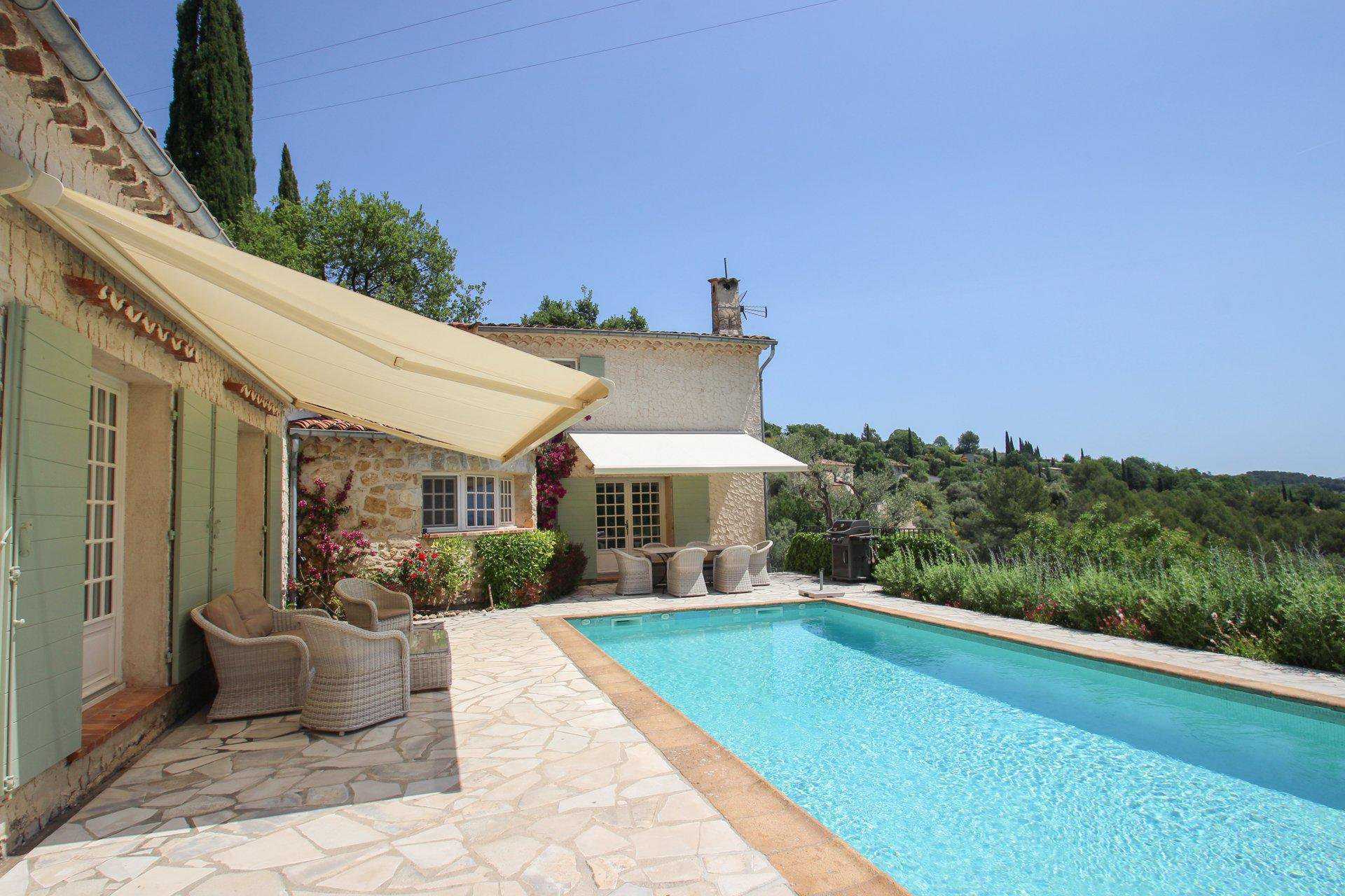 Hus i Montauroux, Provence-Alpes-Cote d'Azur 10045485