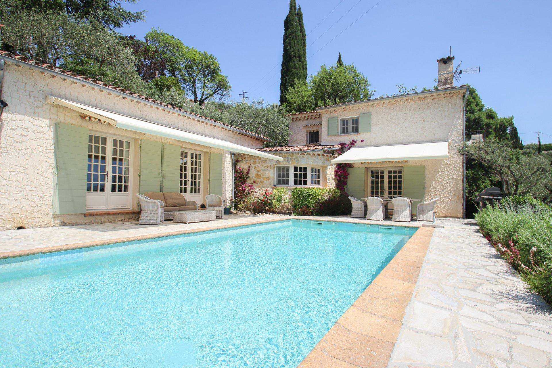 Hus i Montauroux, Provence-Alpes-Cote d'Azur 10045485