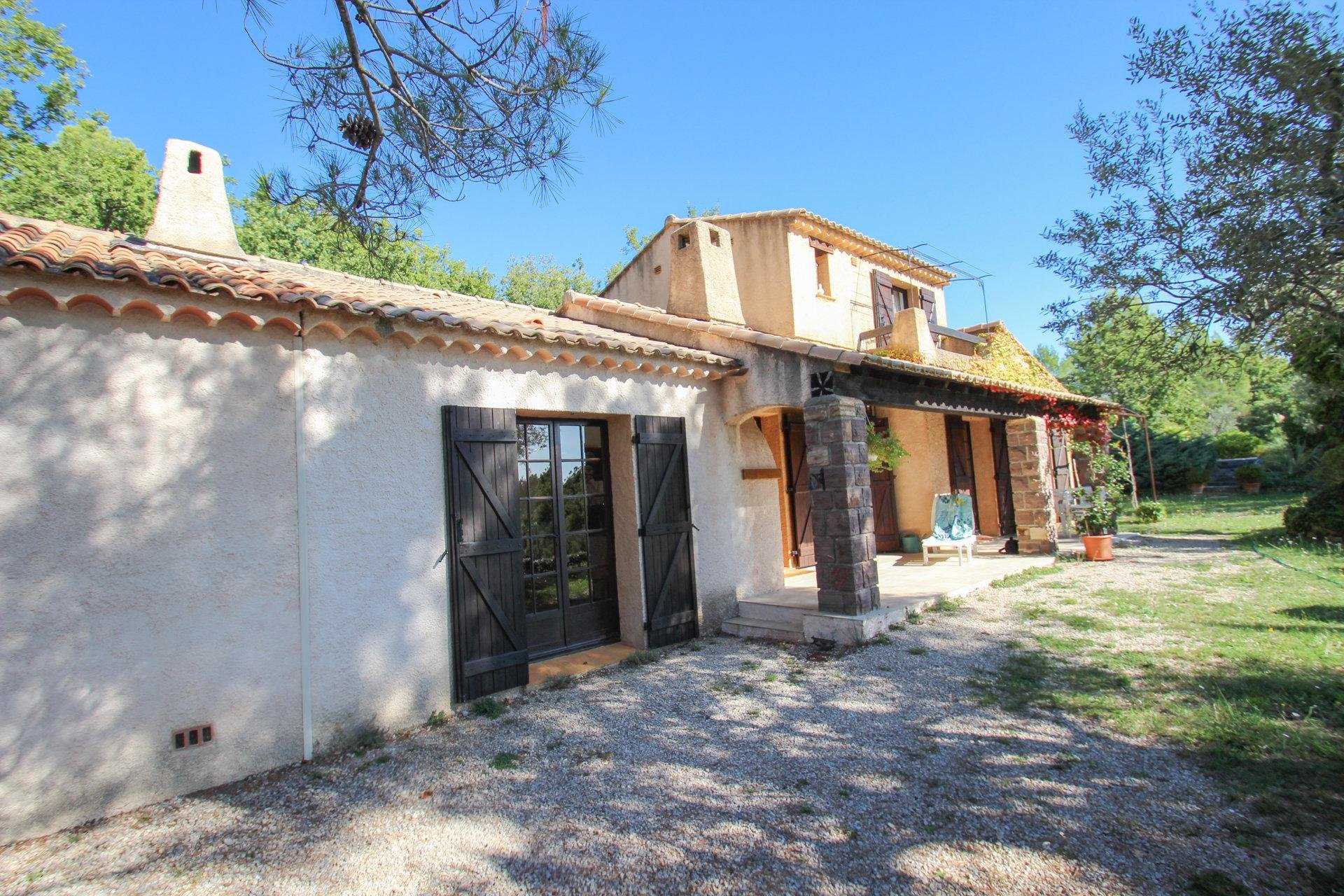 rumah dalam Fayence, Provence-Alpes-Côte d'Azur 10045552