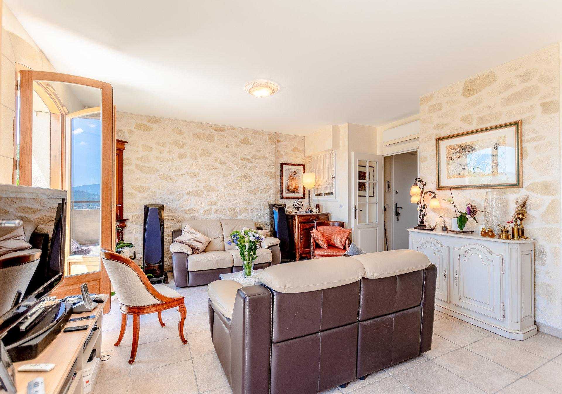 公寓 在 Grimaud, Provence-Alpes-Cote d'Azur 10045554