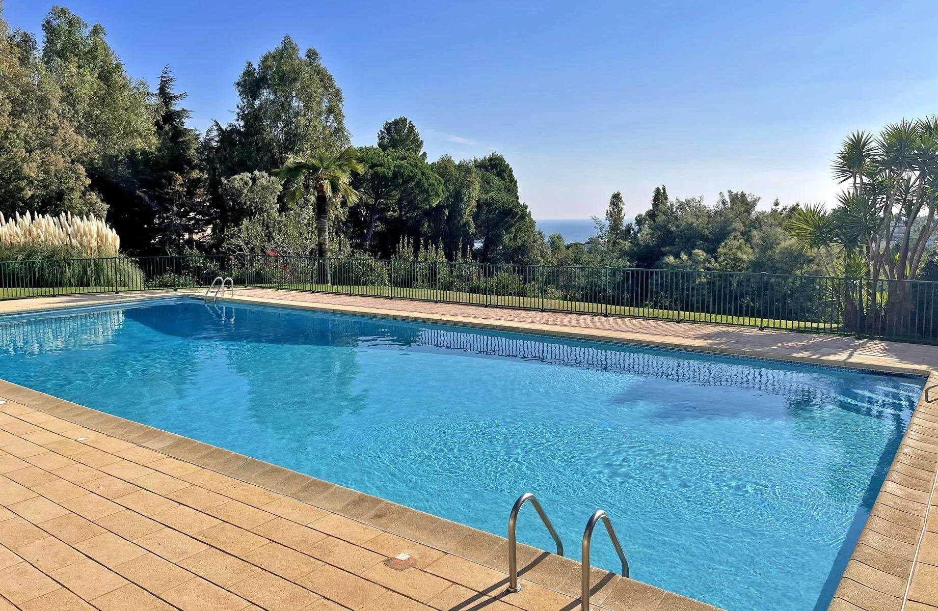 公寓 在 Cannes Croix Des Gardes, Provence-Alpes-Cote d'Azur 10045577