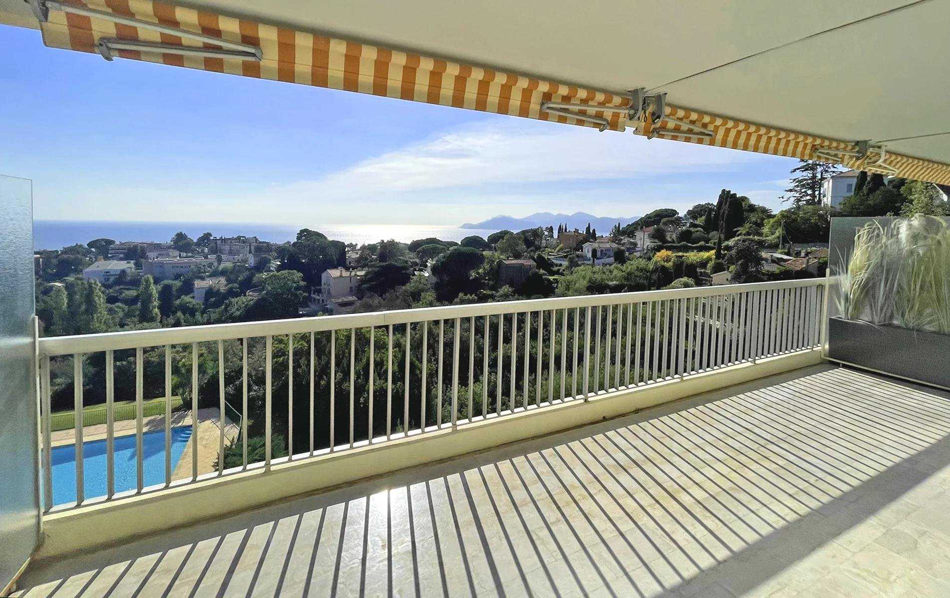 Eigentumswohnung im La Bocca, Provence-Alpes-Côte d'Azur 10045577