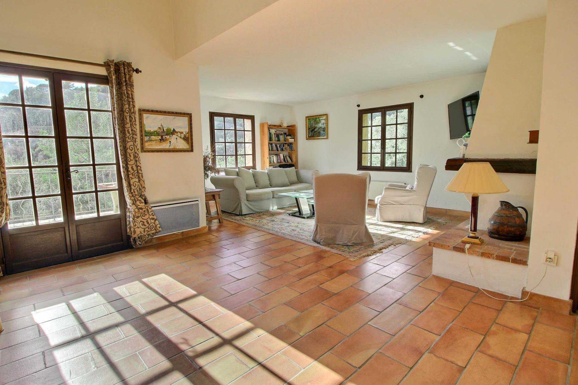 Talo sisään Montauroux, Provence-Alpes-Cote d'Azur 10045589