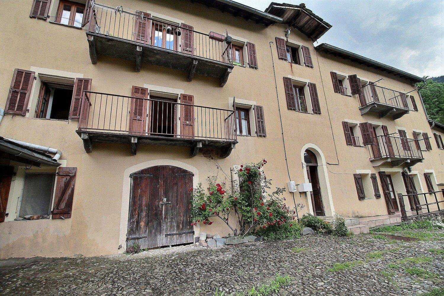 بيت في Tende, Provence-Alpes-Cote d'Azur 10045616