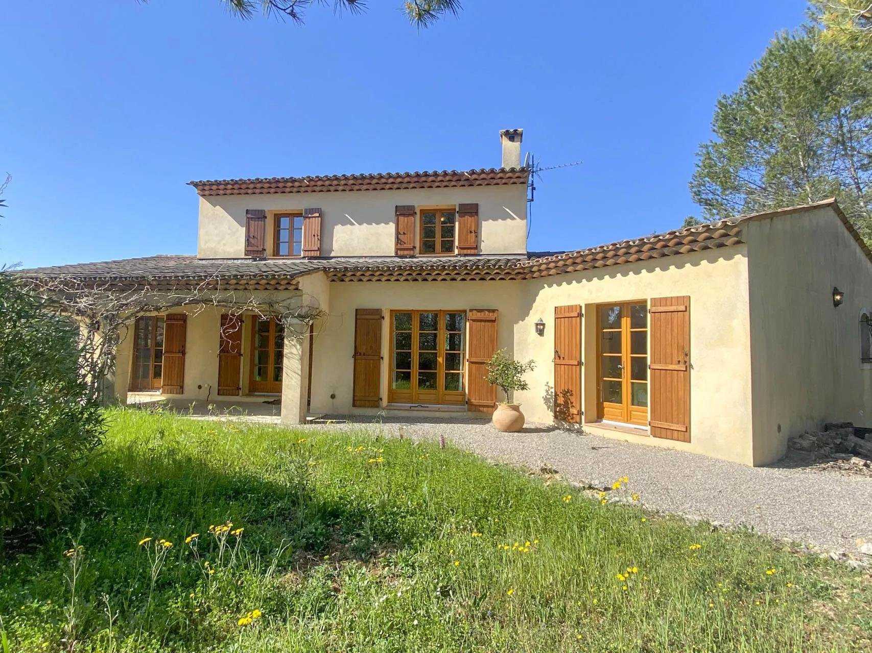 Talo sisään Fayence, Provence-Alpes-Cote d'Azur 10045619