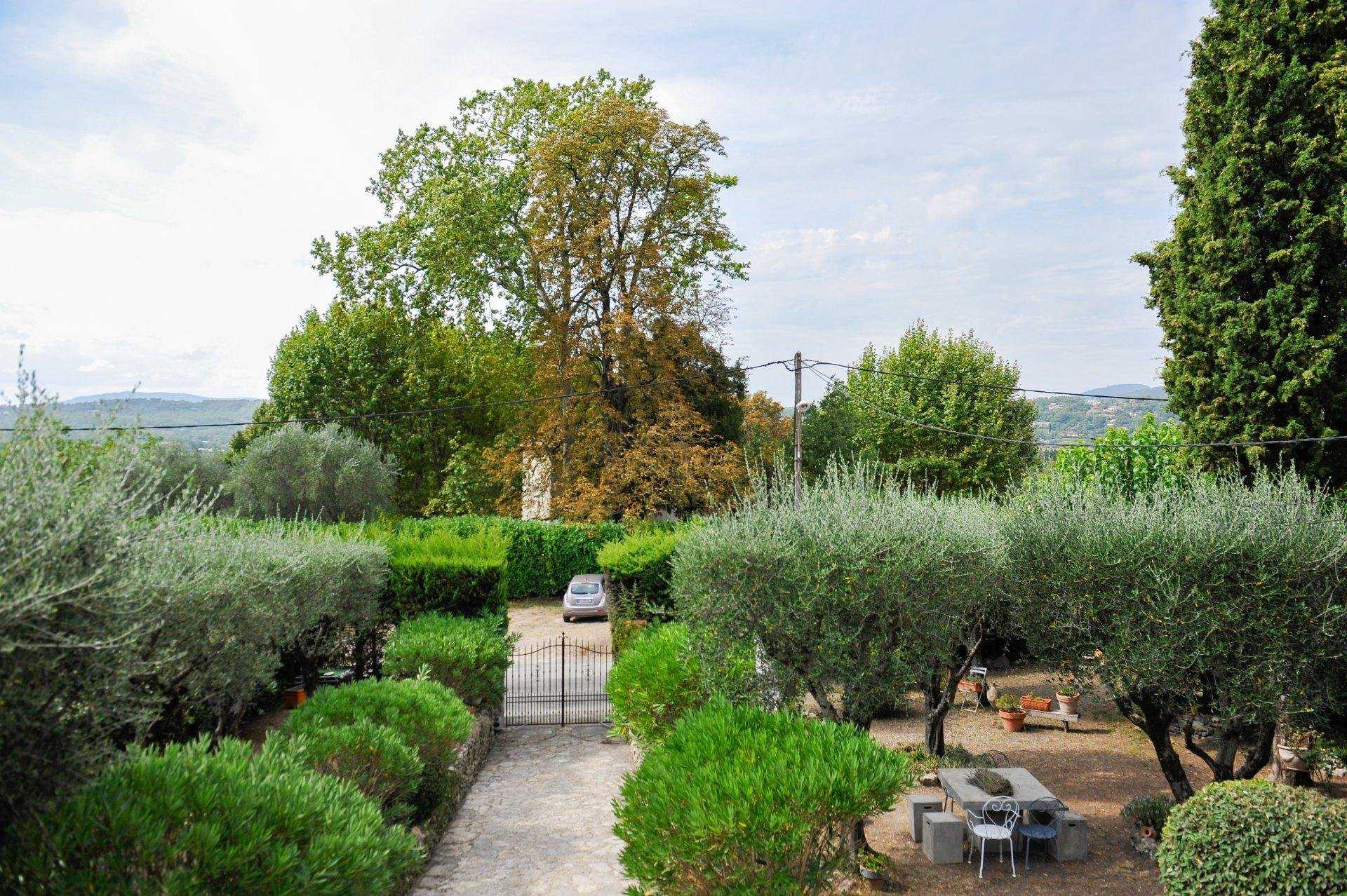 rumah dalam Fayence, Provence-Alpes-Côte d'Azur 10045643