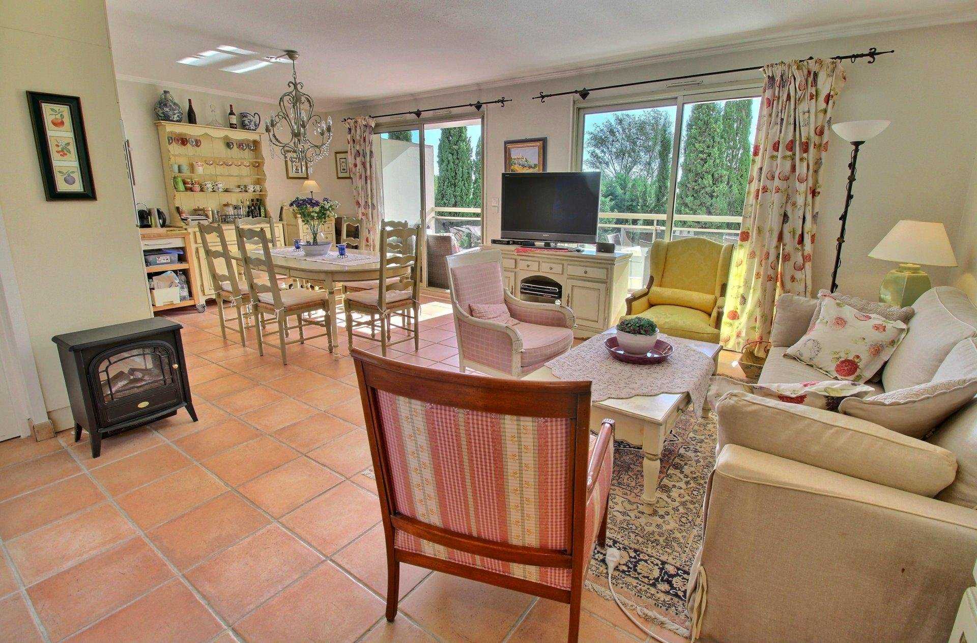 Eigentumswohnung im Mandelieu-la-Napoule, Provence-Alpes-Côte d'Azur 10045646