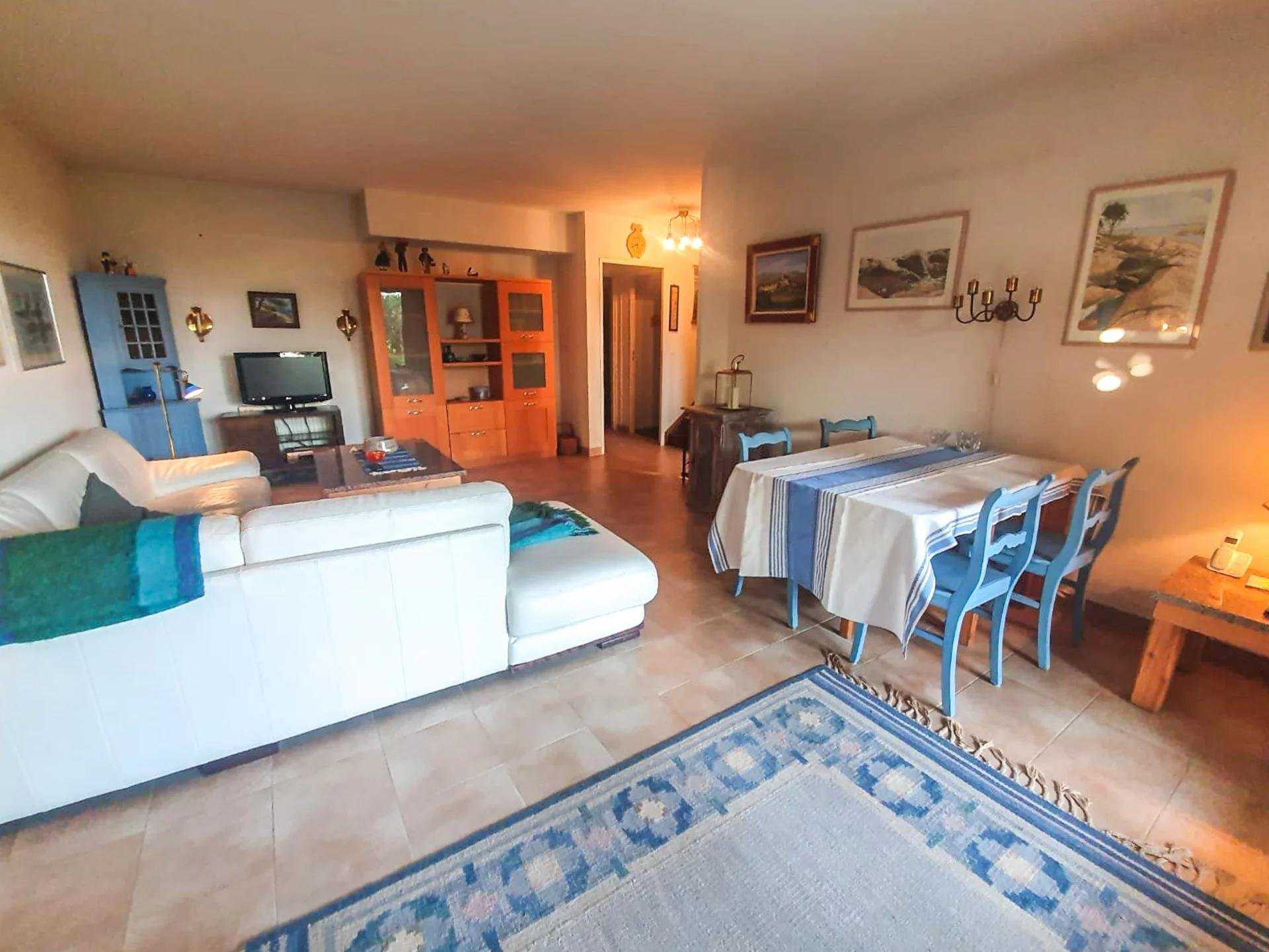 Casa nel Cagnes-sur-Mer, Provenza-Alpi-Costa Azzurra 10045661