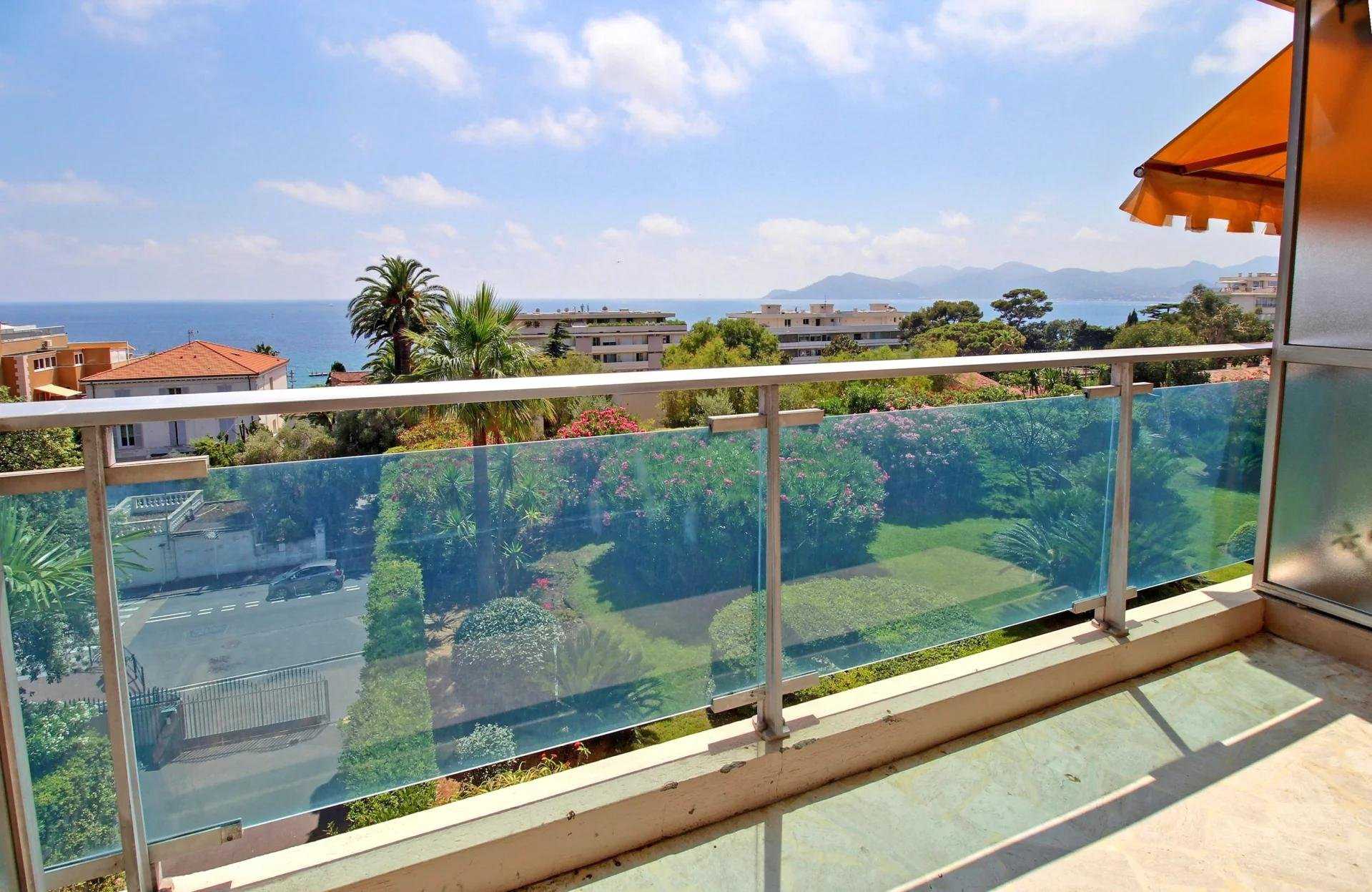 Condominium in Cannes Plages Du Midi, Provence-Alpes-Cote d'Azur 10045665