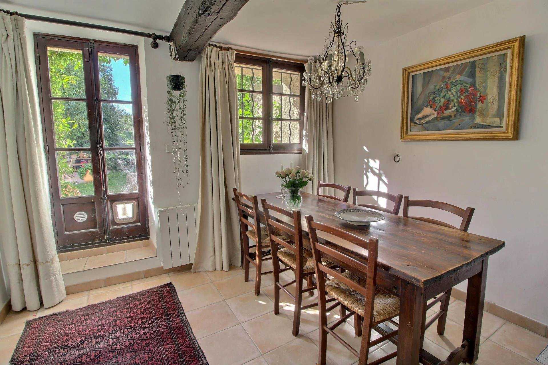 Talo sisään Seillans, Provence-Alpes-Cote d'Azur 10045669