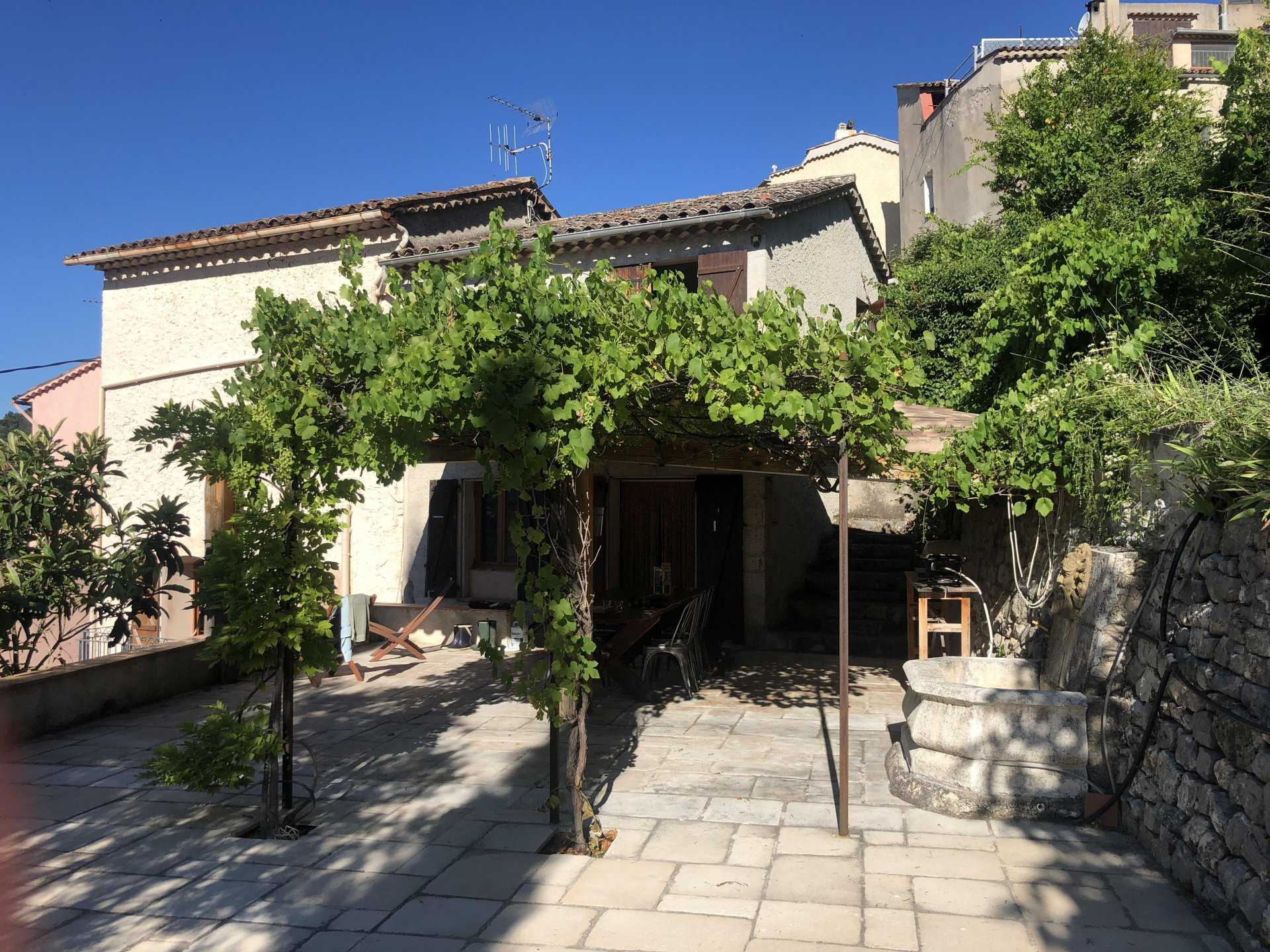 Hus i Claviers, Provence-Alpes-Cote d'Azur 10045677