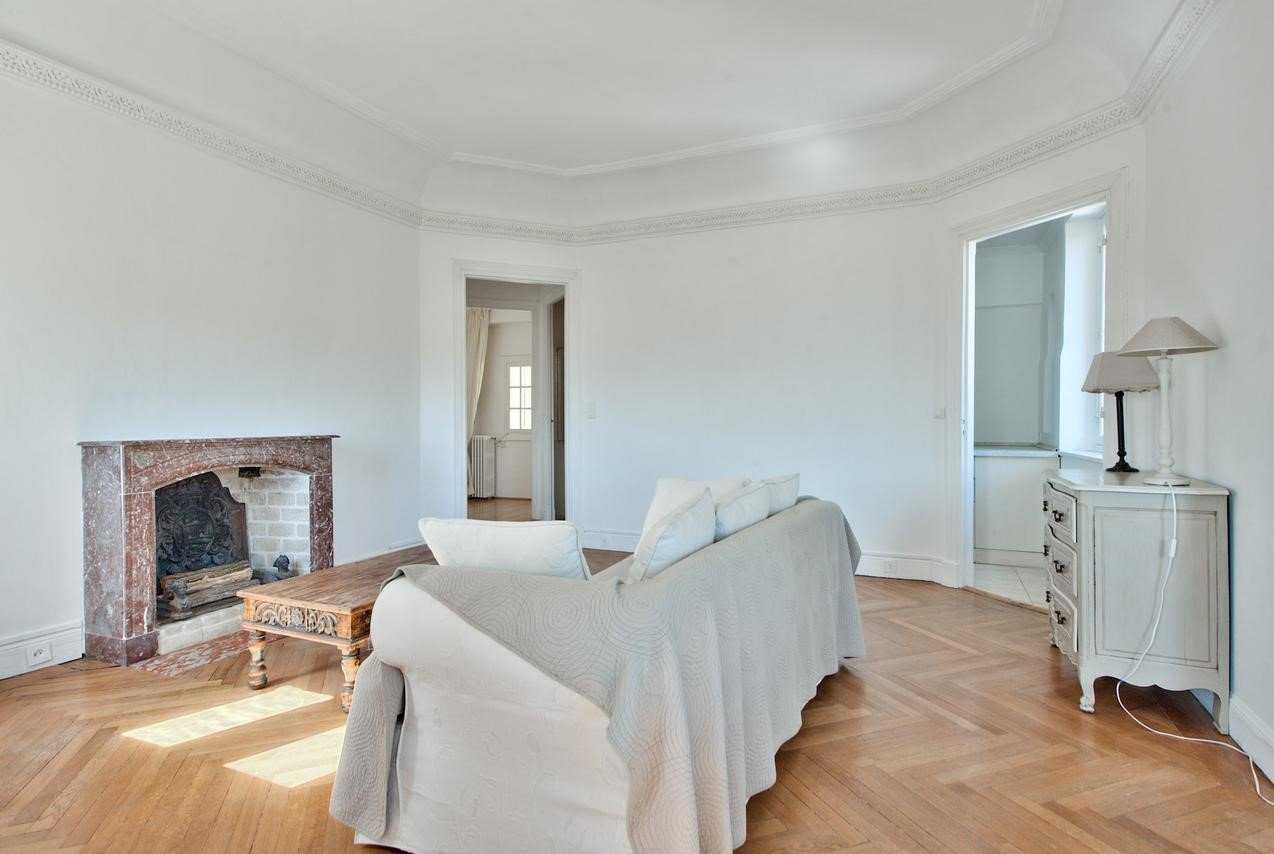 Condominium in Falicon, Provence-Alpes-Cote d'Azur 10045719