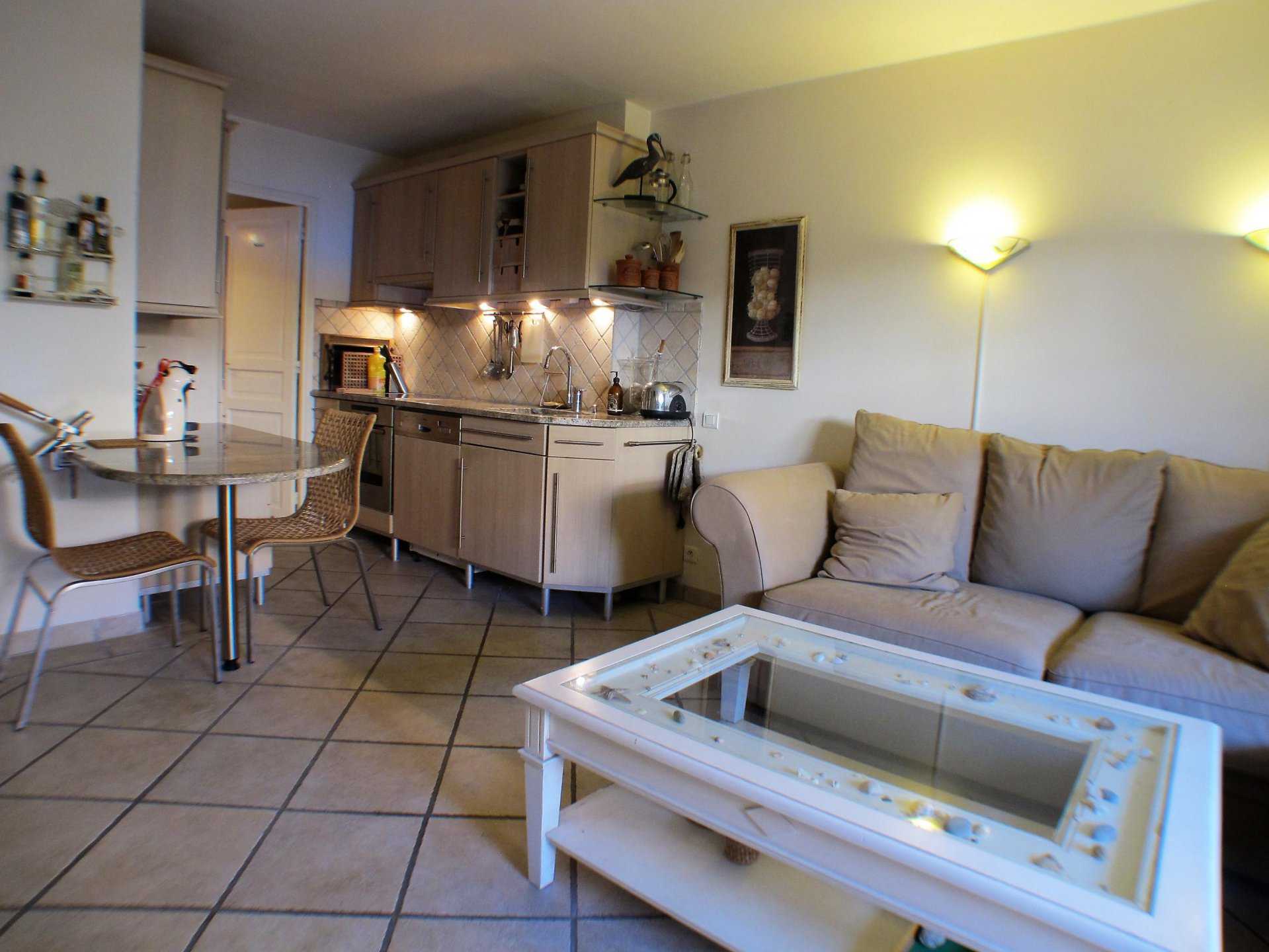 Condominium dans Sainte Maxime, Provence-Alpes-Côte d'Azur 10045728