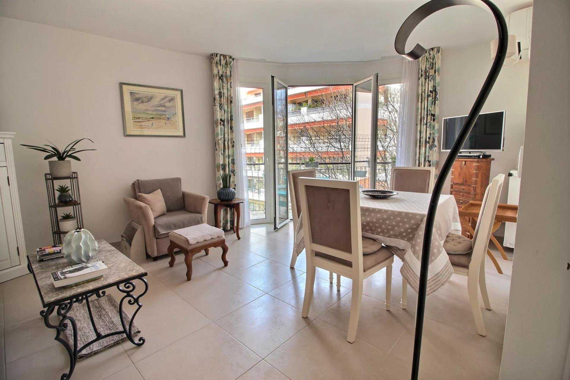 Condominium in Biot, Provence-Alpes-Cote d'Azur 10045736