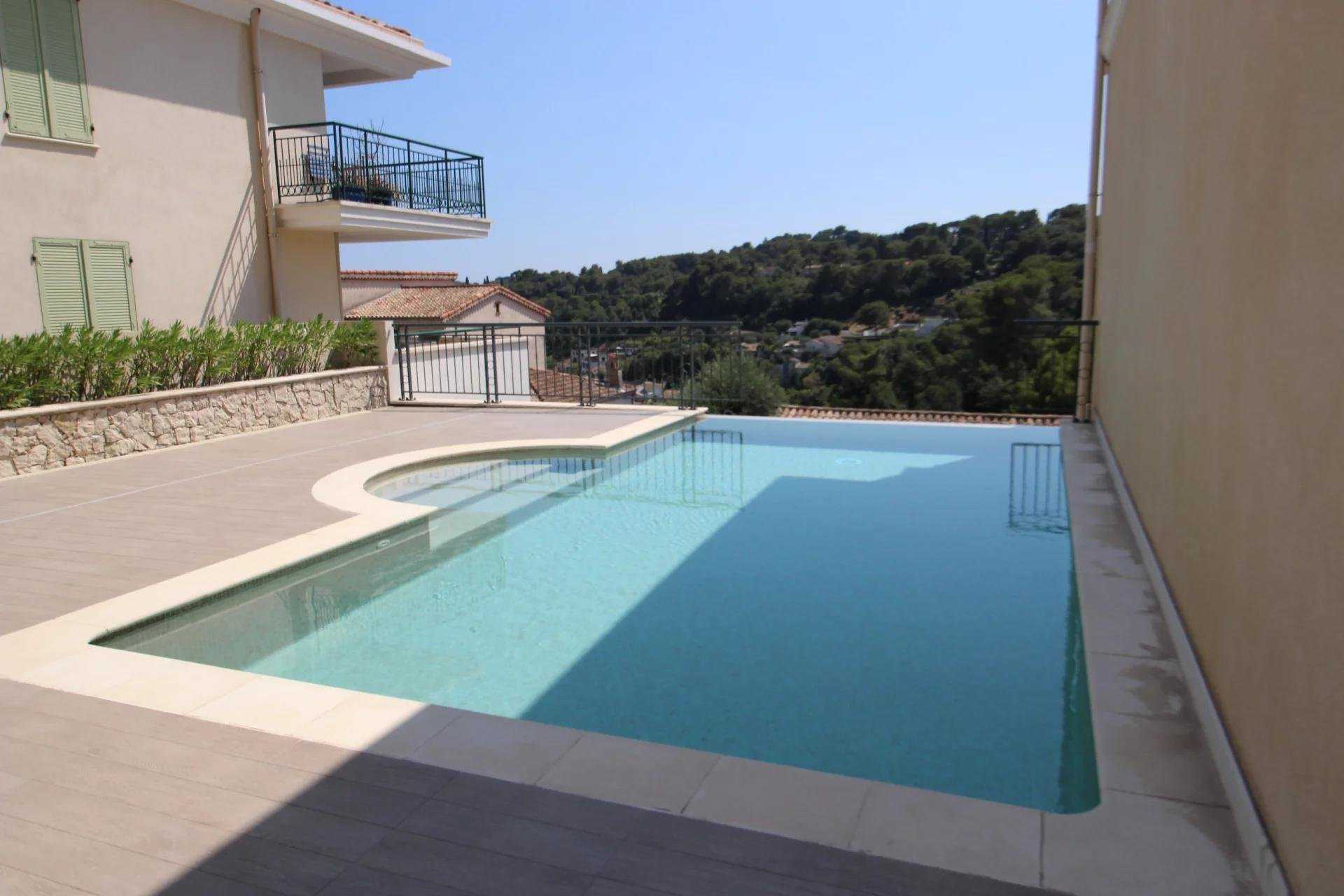 Condominium in Biot, Provence-Alpes-Côte d'Azur 10045739