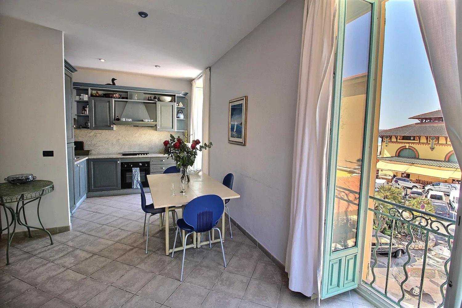 Condominium dans Menton, Provence-Alpes-Côte d'Azur 10045752