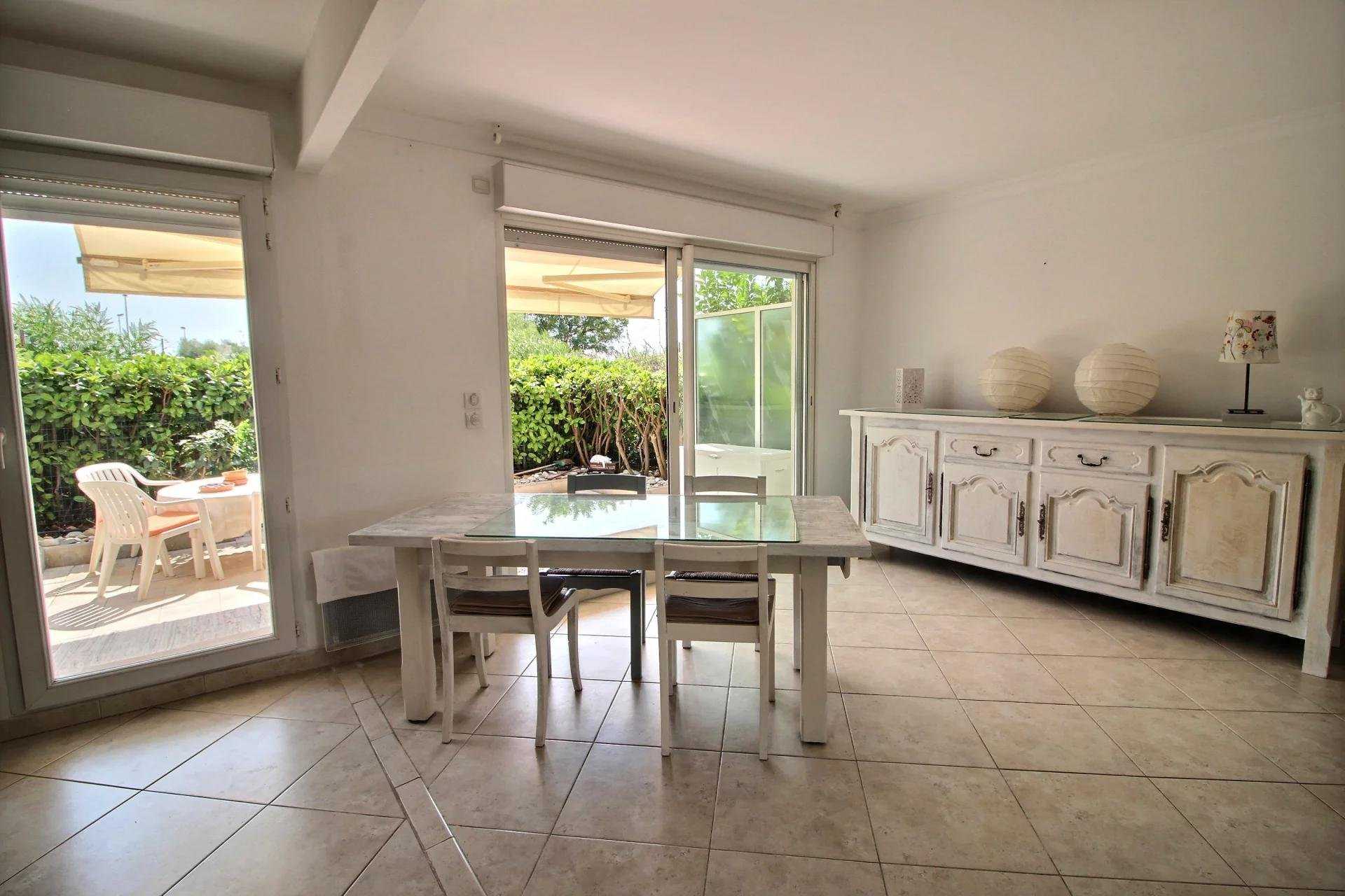 Condominium in Juan-les-Pins, Provence-Alpes-Cote d'Azur 10045761