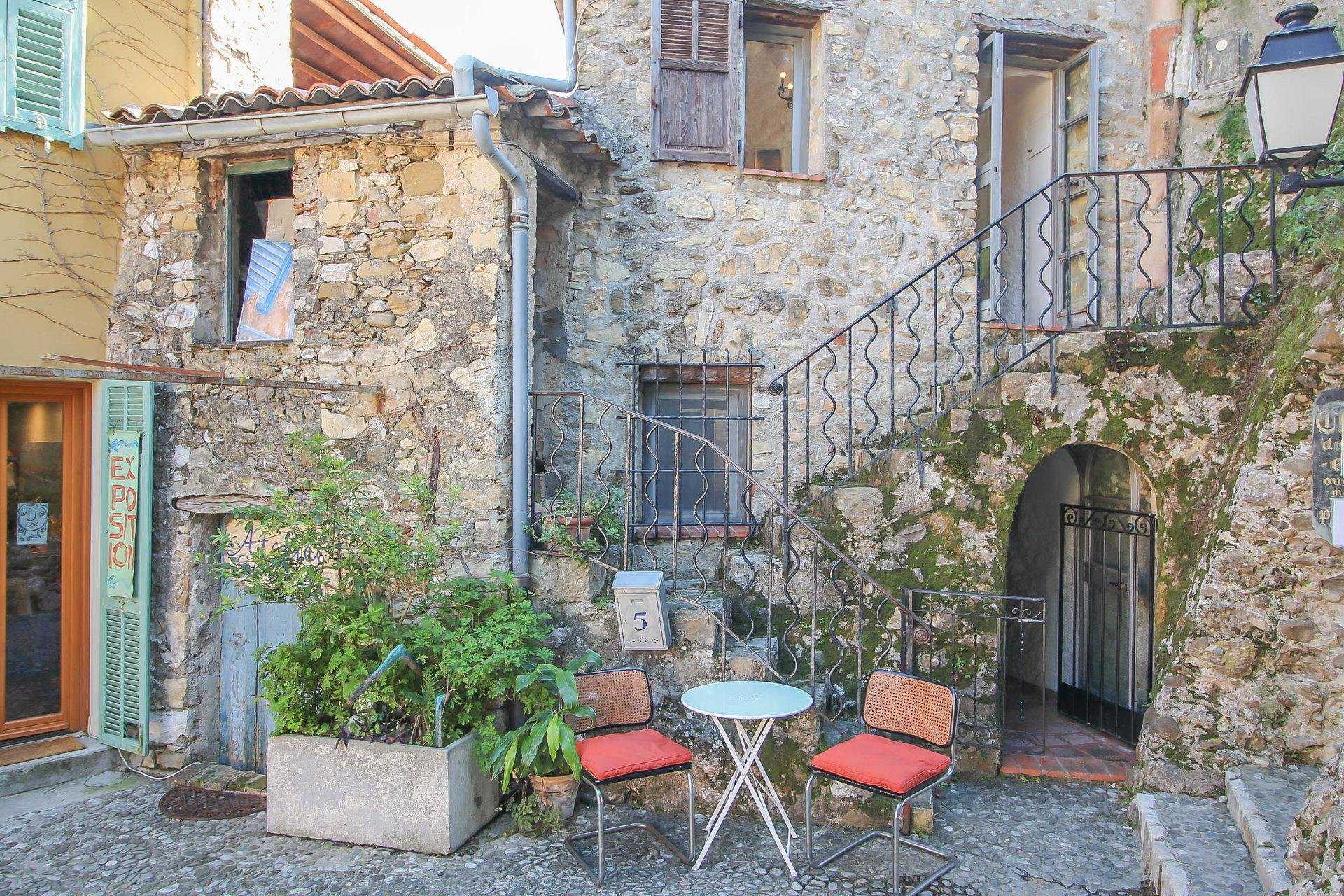 House in Roquebrune, Provence-Alpes-Cote d'Azur 10045779