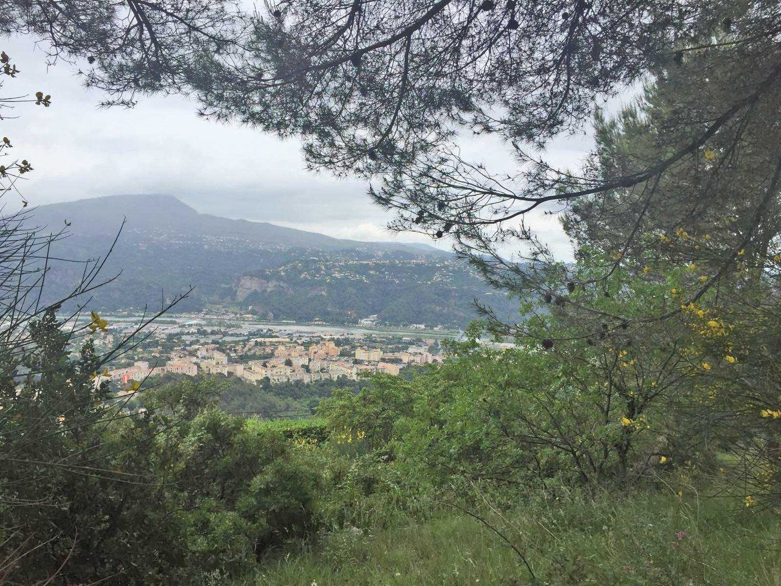 Tanah dalam Carros, Provence-Alpes-Cote d'Azur 10045810