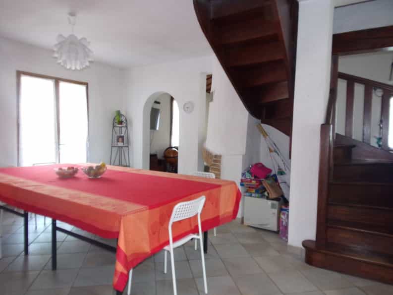 Talo sisään Pezenas, Occitanie 10046062