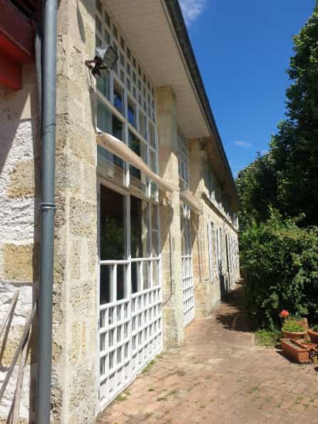 House in Saint-Christoly-de-Blaye, Nouvelle-Aquitaine 10046106