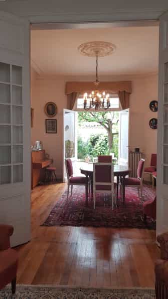 House in Bordeaux, Nouvelle-Aquitaine 10046231