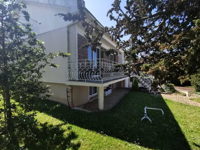 House in Cholet, Pays de la Loire 10046246