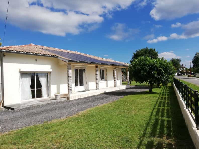 House in Saint-Andre-de-Cubzac, Nouvelle-Aquitaine 10046301