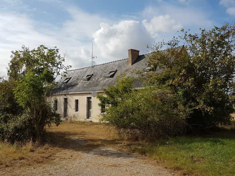 House in Saint-Loup-du-Dorat, Pays de la Loire 10046309
