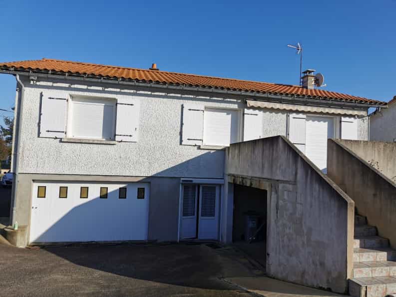 House in Treize-Septiers, Pays de la Loire 10046312