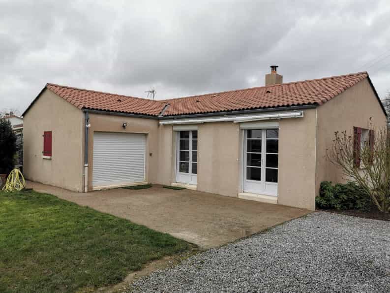 House in Montaigu, Pays de la Loire 10046314