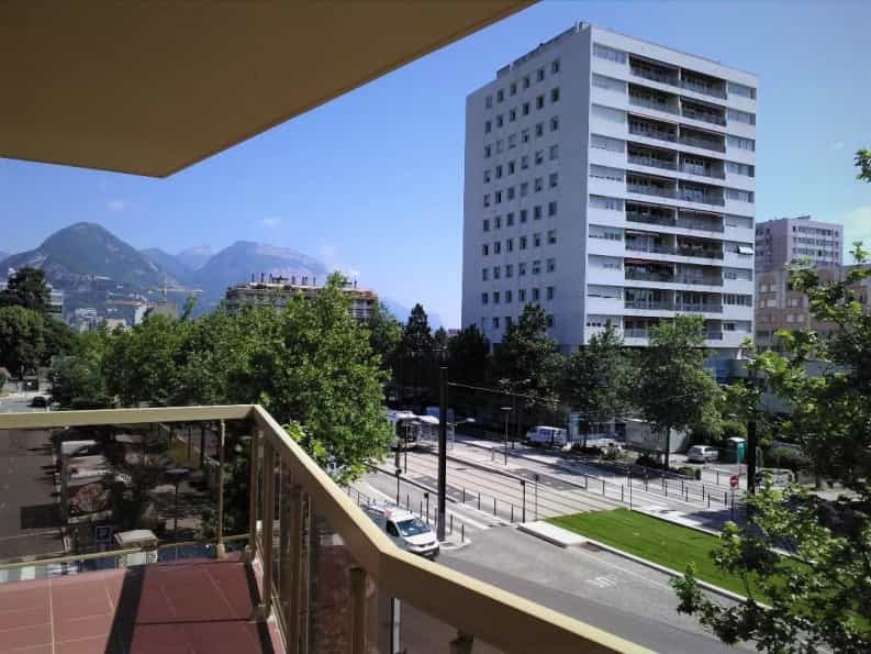 Condominio en Grenoble, Auvernia-Ródano-Alpes 10046336