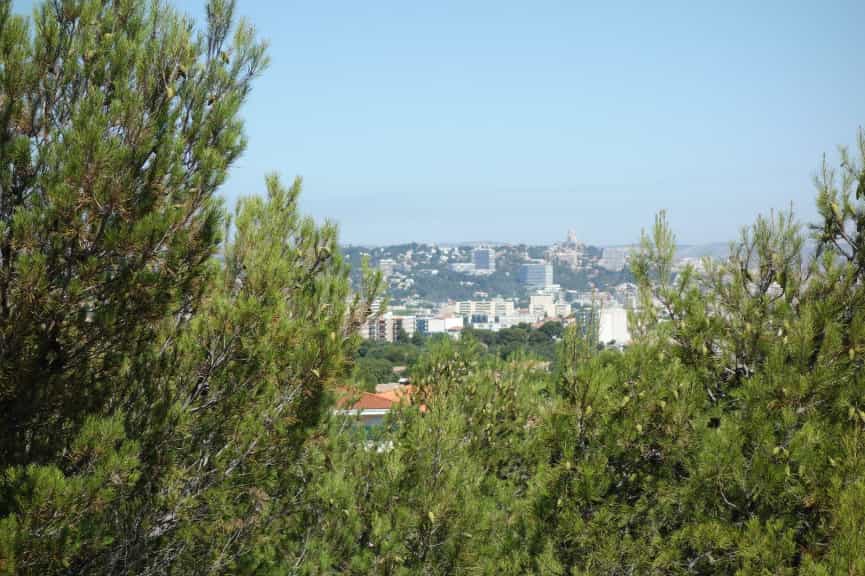 Condominium in Marseille 9eme Arrondissement,  10046358
