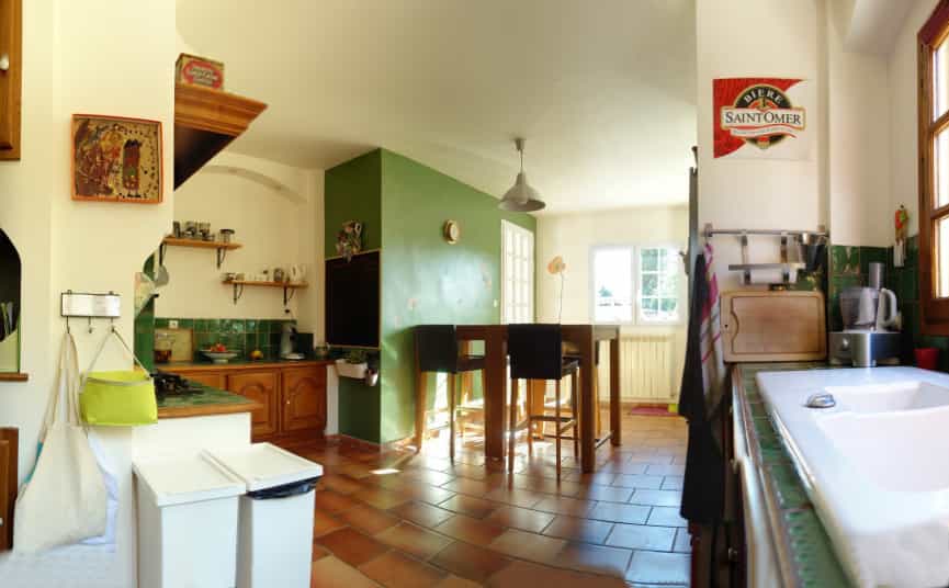 Dom w Saint-Jerome, Provence-Alpes-Cote d'Azur 10046367