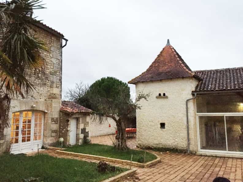 House in Angouleme, Nouvelle-Aquitaine 10046439