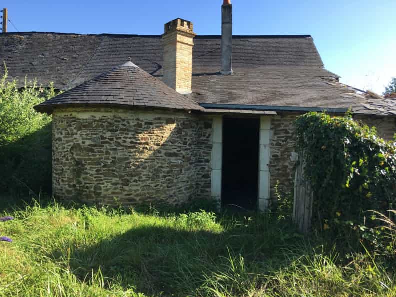 House in Saint-Denis-d'Anjou, Pays de la Loire 10046492