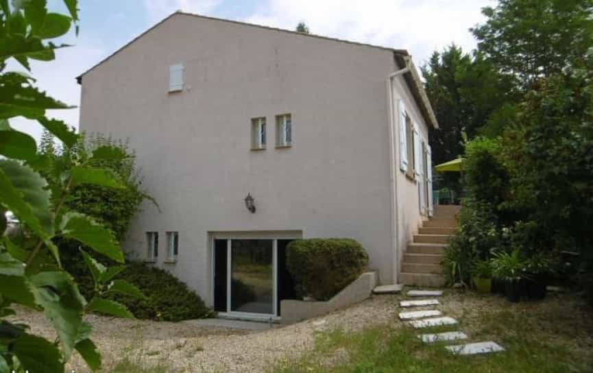 Rumah di Ruelle-sur-Touvre, Nouvelle-Aquitaine 10046546