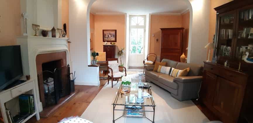 Condominium in La Chapelle, Nouvelle-Aquitaine 10046550