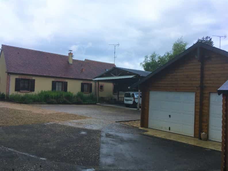 casa en La Ferté-Beauharnais, Centro-Val de Loira 10046559