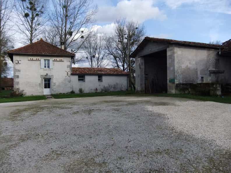 σπίτι σε Jonzac, Nouvelle-Aquitaine 10046616
