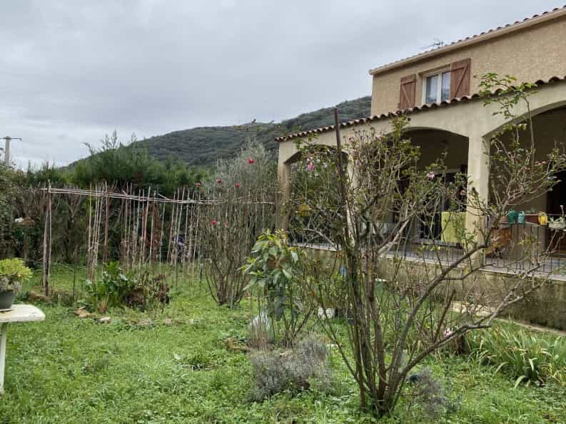 House in Lodeve,  10046645