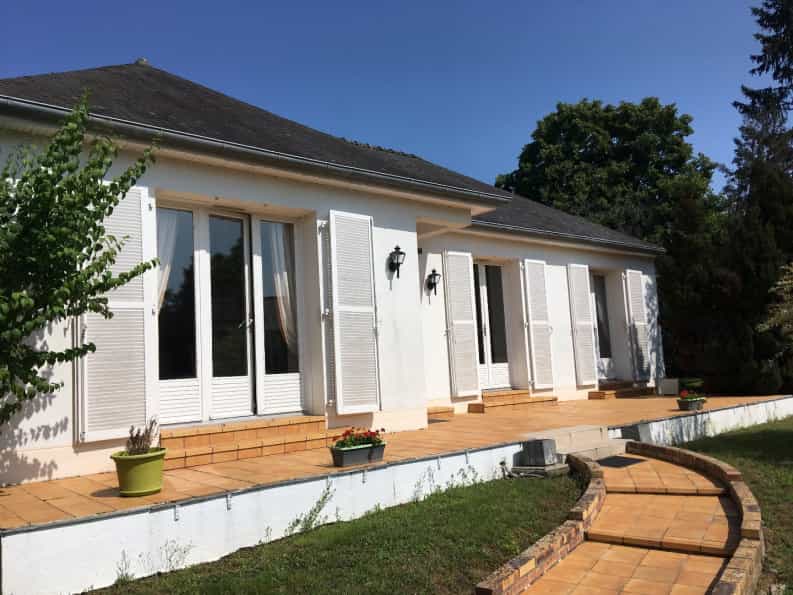 σπίτι σε Σεν Ντενί-ντ' Ανζού, Pays de la Loire 10046908