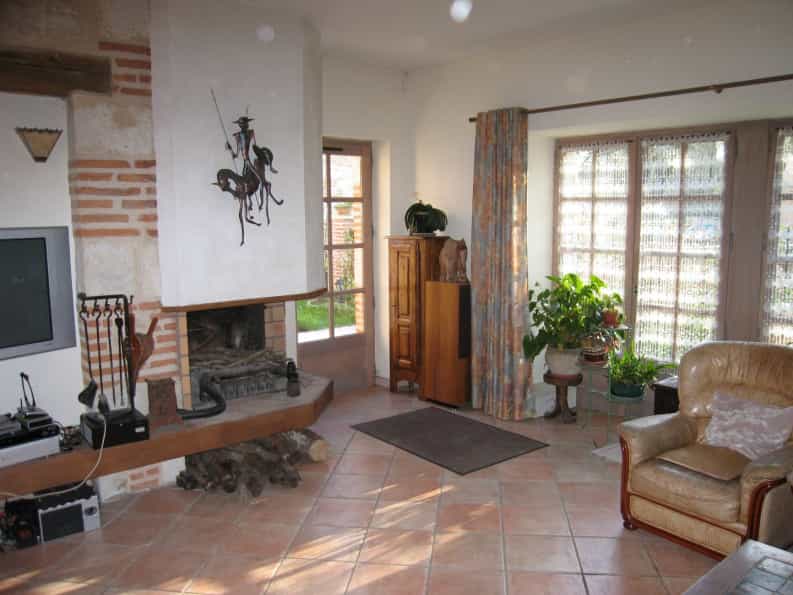 жилой дом в Auvillar, Occitanie 10046922