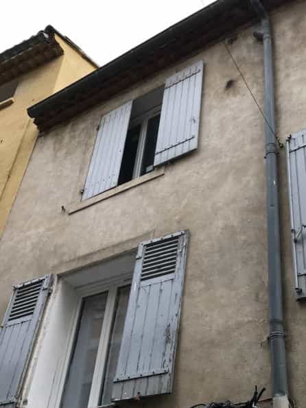 Condominium in L'Isle-sur-la-Sorgue, Provence-Alpes-Cote d'Azur 10046979