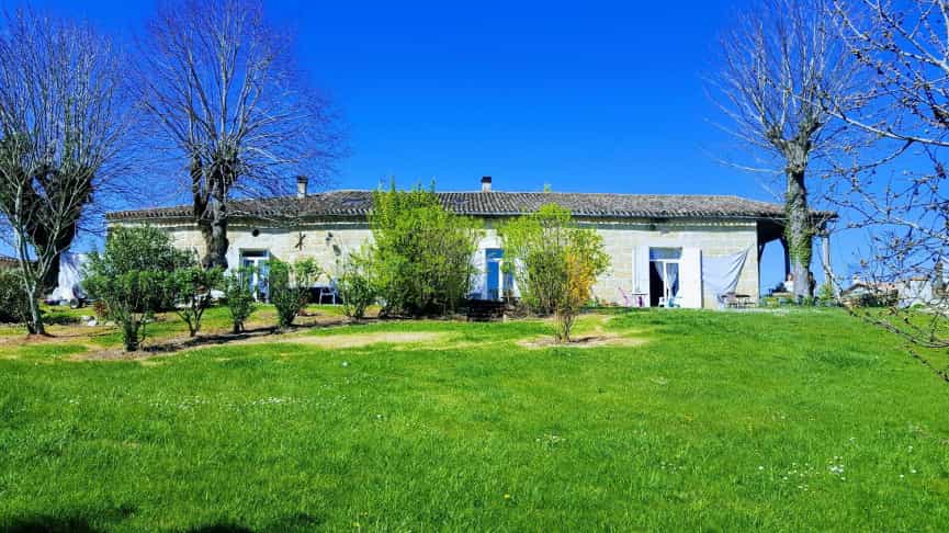 House in Miramont-de-Guyenne, Nouvelle-Aquitaine 10047115