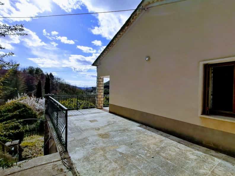 House in Riez,  10047150