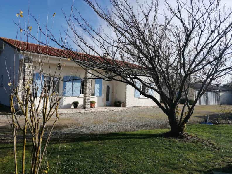 House in Matha, Nouvelle-Aquitaine 10047186